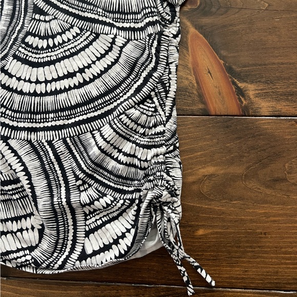 WHBM Printed Ruched Tee - Picture 4 of 6